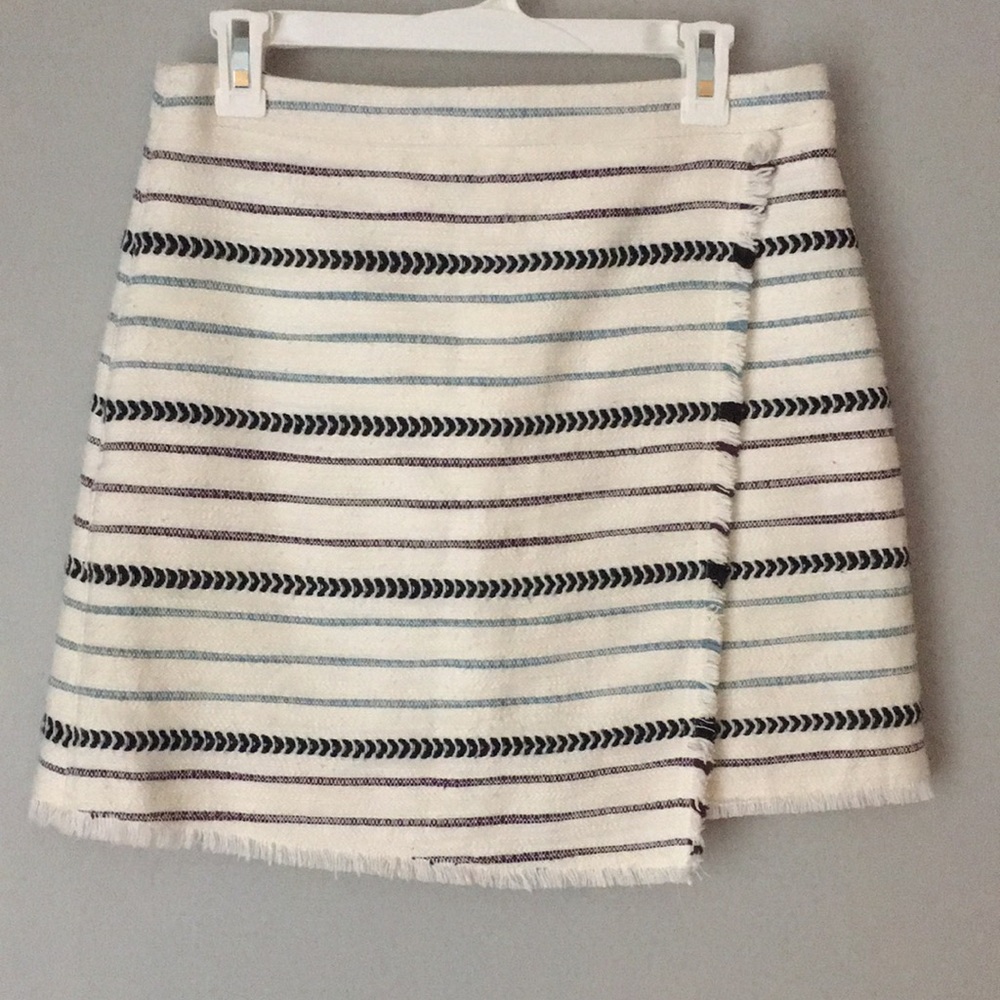 💙2/$15 LOFT wrap around skirt